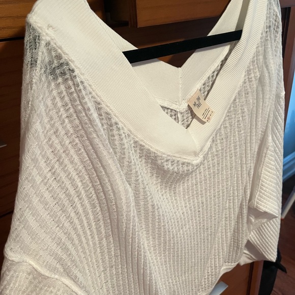 Brand: Free people Size: XS Style: Oversized white Henley sweater - Picture 2 of 4